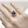Anillo Multi Piedra 01.196.0038.2 Oro Laminado, Diseño de Cluster, con Zirconia Cubica Zafiro Azul y Blanca, Pulido, Dorado